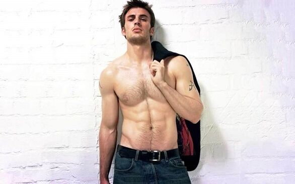 σέξι άντρας με διευρυμένο πέος